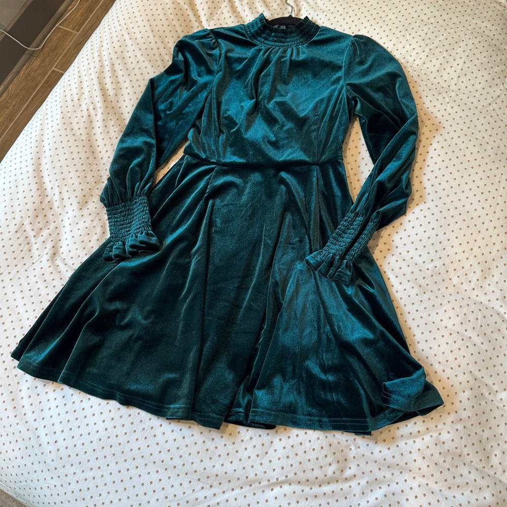 in loom | Dresses | Emerald Green Velvet Long Sleeve Mini Party Dress |  Poshmark